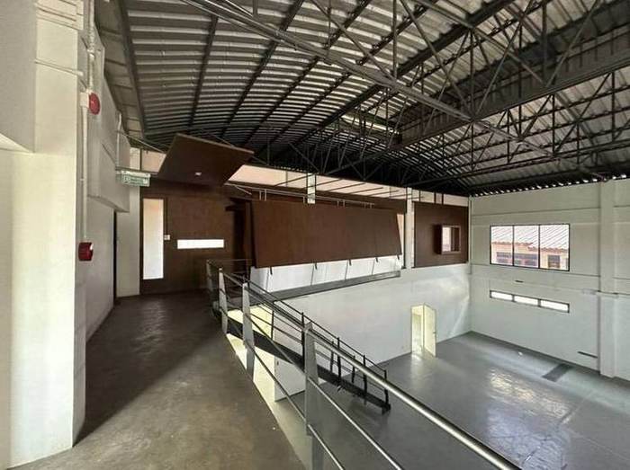 Warehouse & Office · Sukhumvit 101: Mezzanine walkway