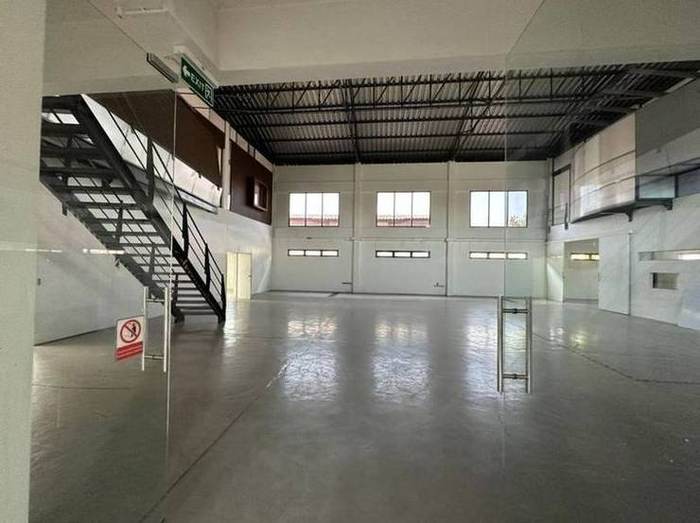Warehouse & Office · Sukhumvit 101: Warehouse seen from the lobby