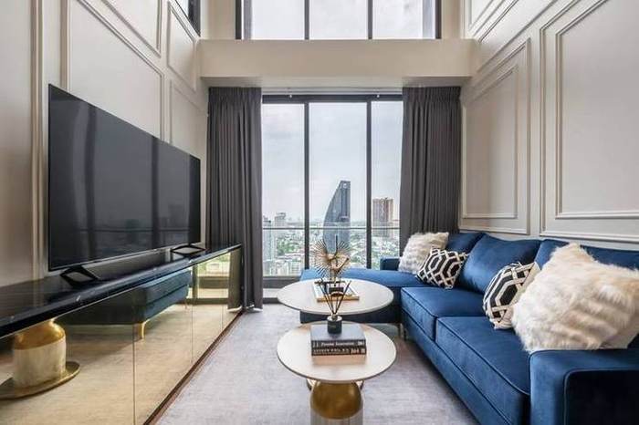 Beatniq Sukhumvit 32 · Duplex, 27th–28th Floor: Living room towards the entrance