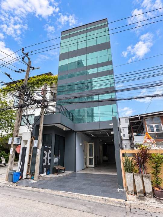 Thong Lo 23 · 5-Storey Residence: 5-storey building with 5-car parking