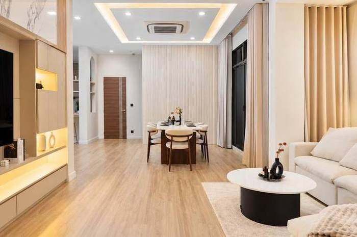 The Gentry Sukhumvit 101 · Pet-friendly House: Living and dining room