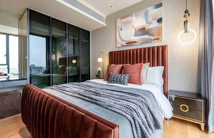 Beatniq Sukhumvit 32 · Duplex, 27th–28th Floor: Second bedroom, wardrobe and dressing table