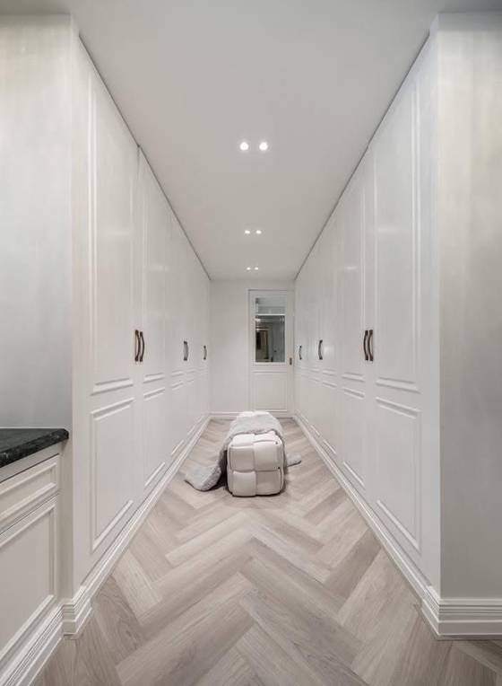 Ekkamai 22 · Ultra-Luxury Pool House: Walk-in wardrobe
