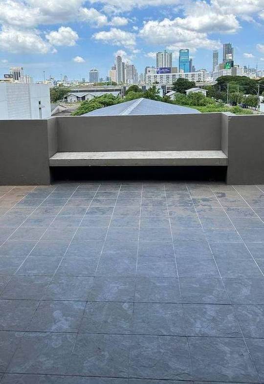 Rama 9 Soi 19 Designer Home Office: Rooftop terrace with city view
