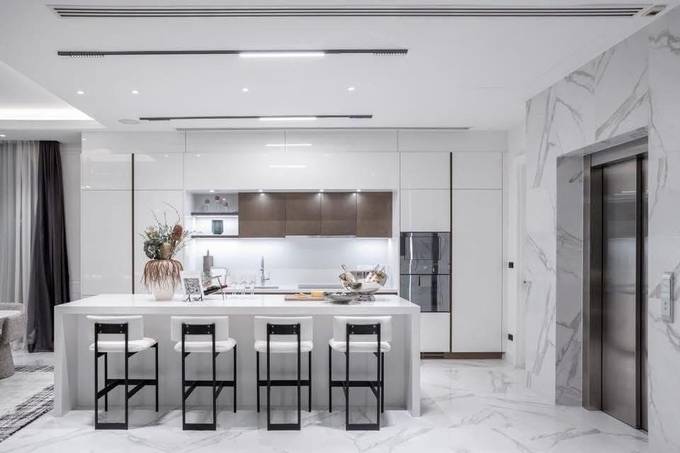 Ekkamai 22 · Ultra-Luxury Pool House: Western kitchen with island and private lift
