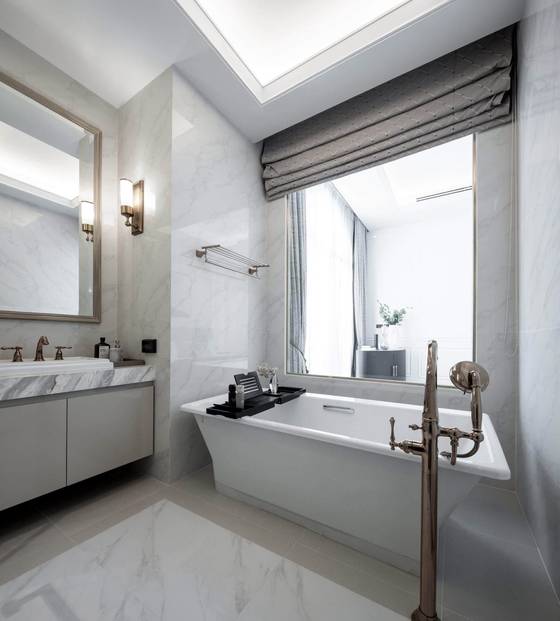 Ekkamai 22 · Ultra-Luxury Pool House: Shower room