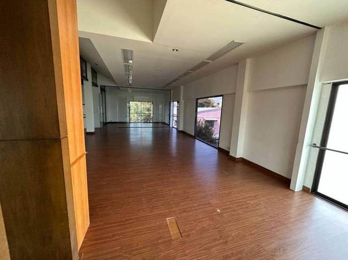 Warehouse & Office · Sukhumvit 101: Open-plan office floor