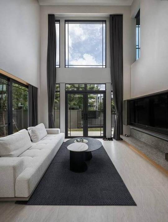 Baan Klang Muang Classe Sukhumvit 77 · Corner Townhome: Double-volume living room