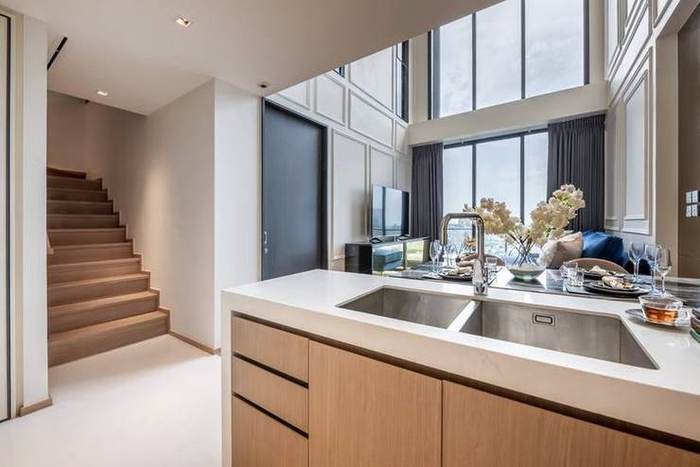 Beatniq Sukhumvit 32 · Duplex, 27th–28th Floor: Kitchen island and stairs