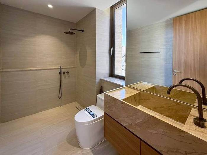 Pridi 14 Townhome & Home Office: Room with balcony