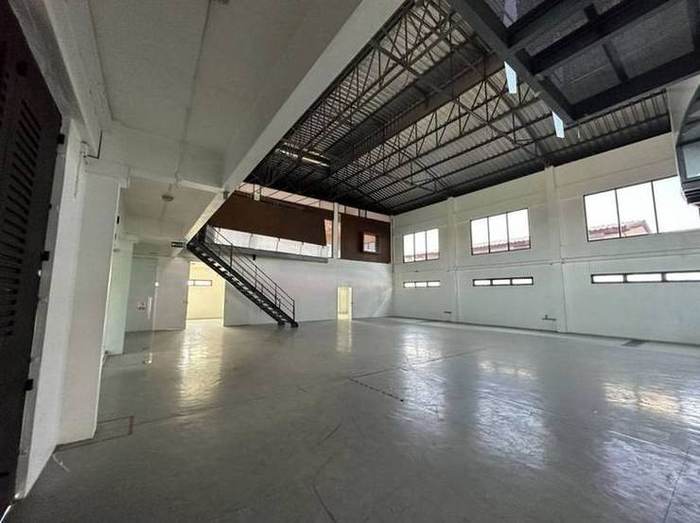 Warehouse & Office · Sukhumvit 101: Warehouse floor and mezzanine
