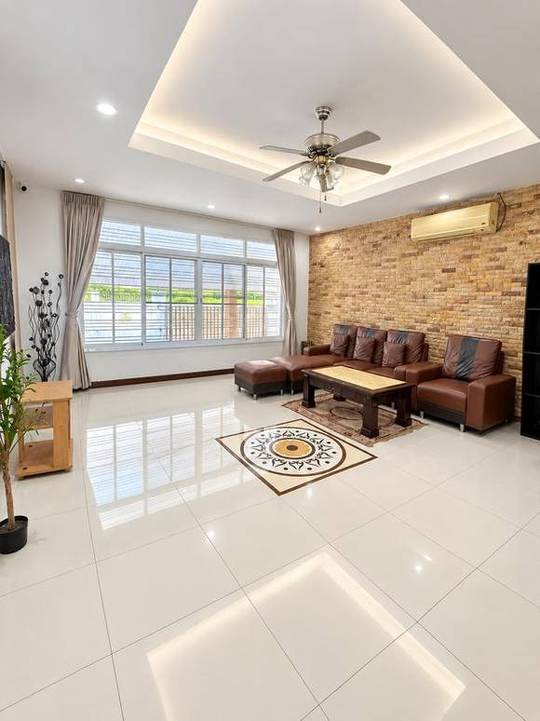 Sukhumvit 107 (Bearing) · Pool Villa: Living room
