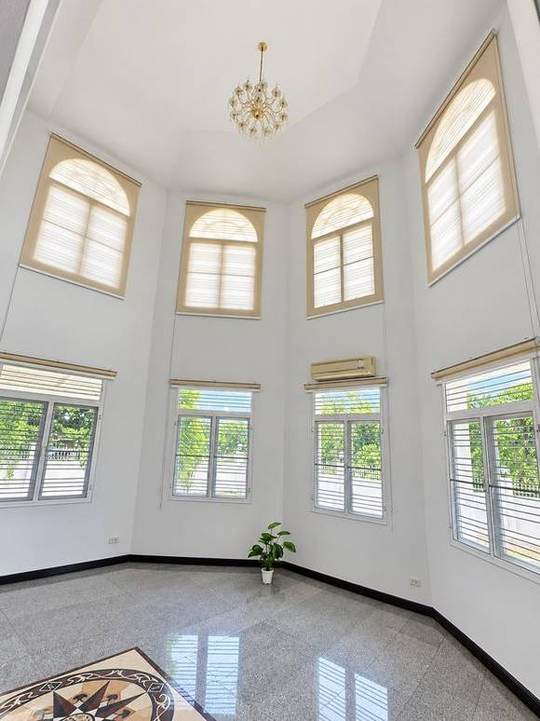Sukhumvit 107 (Bearing) · Pool Villa: Double-height reception room
