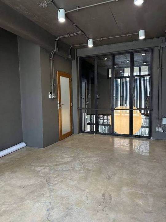 Rama 9 Soi 19 Designer Home Office: Upper-floor work room