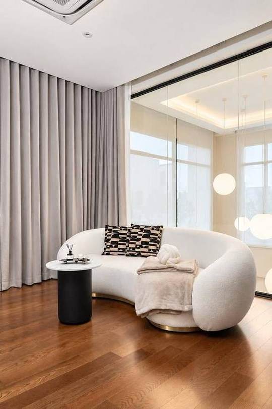 The Gentry Sukhumvit 101 · Pet-friendly House: Bathroom with jacuzzi tub