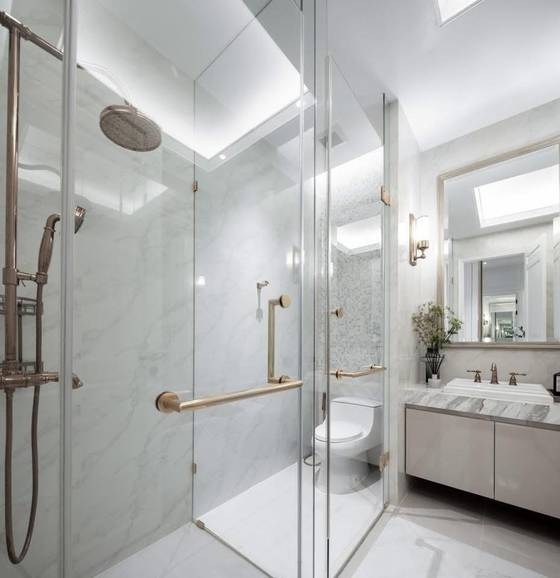 Ekkamai 22 · Ultra-Luxury Pool House: Master bathroom with freestanding tub