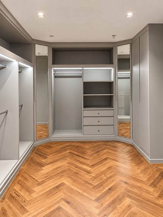 Thong Lo 23 · 5-Storey Residence: Walk-in wardrobe