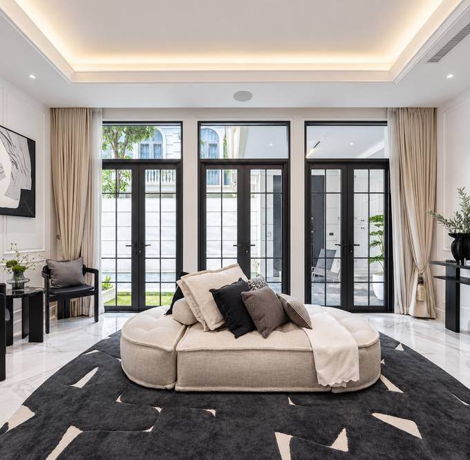 Ekkamai 22 · Ultra-Luxury Pool House: Lounge opening to the garden and pool
