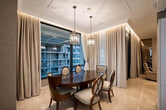 Sindhorn Residence: Dining room