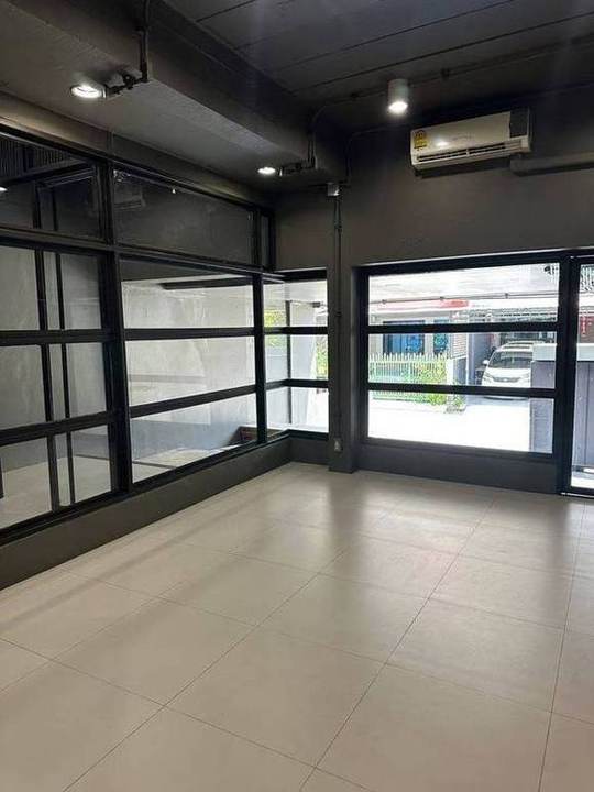 Rama 9 Soi 19 Designer Home Office: Ground-floor office room