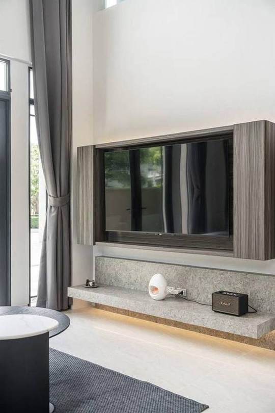 Baan Klang Muang Classe Sukhumvit 77 · Corner Townhome: TV wall