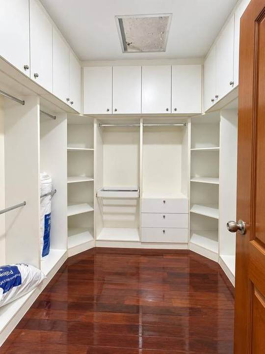 Sukhumvit 107 (Bearing) · Pool Villa: Walk-in wardrobe