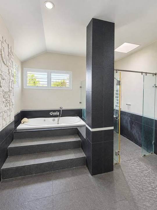 Sukhumvit 107 (Bearing) · Pool Villa: Master bathroom with jacuzzi tub and rain shower