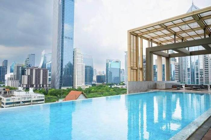 Sindhorn Residence: Pool deck