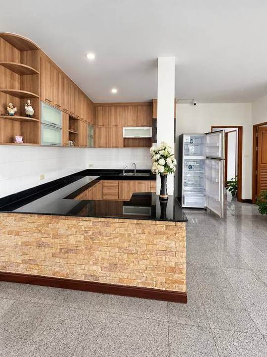 Sukhumvit 107 (Bearing) · Pool Villa: Kitchen and pantry