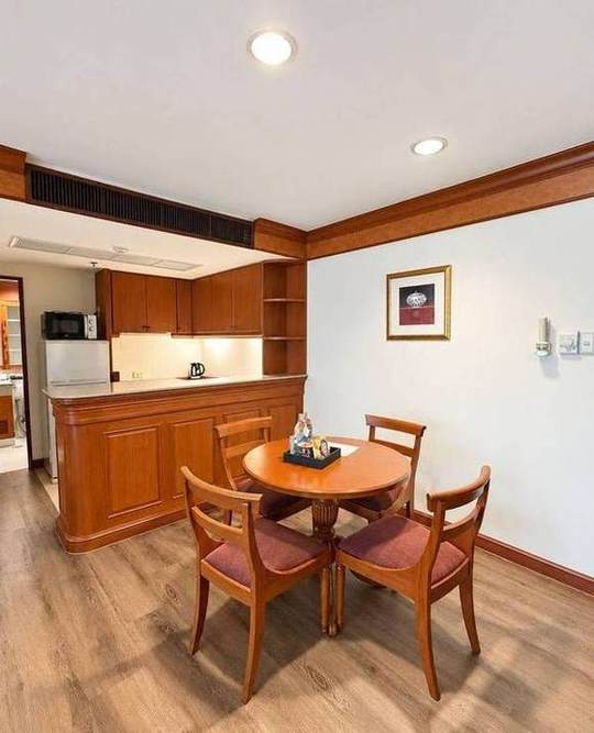Bliston Suwan Park View · 1-Bedroom: Dining area and kitchen