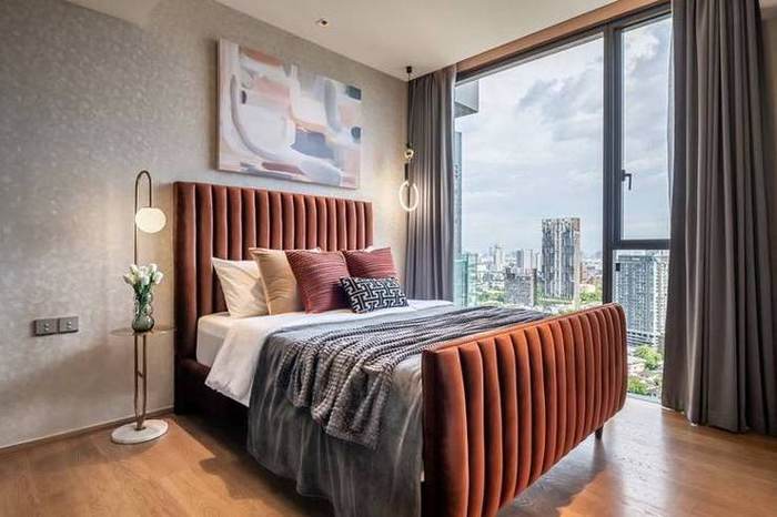 Beatniq Sukhumvit 32 · Duplex, 27th–28th Floor: Second bedroom with panoramic window