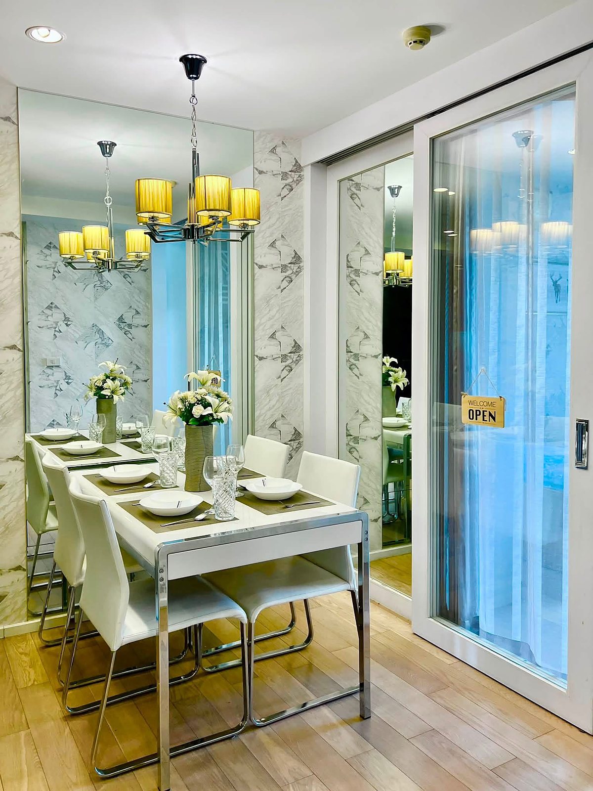 15 Sukhumvit Residences: Dining area