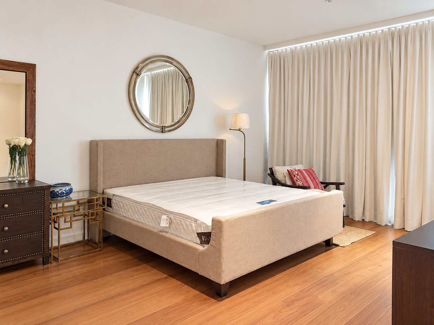 185 Rajadamri: Master bedroom