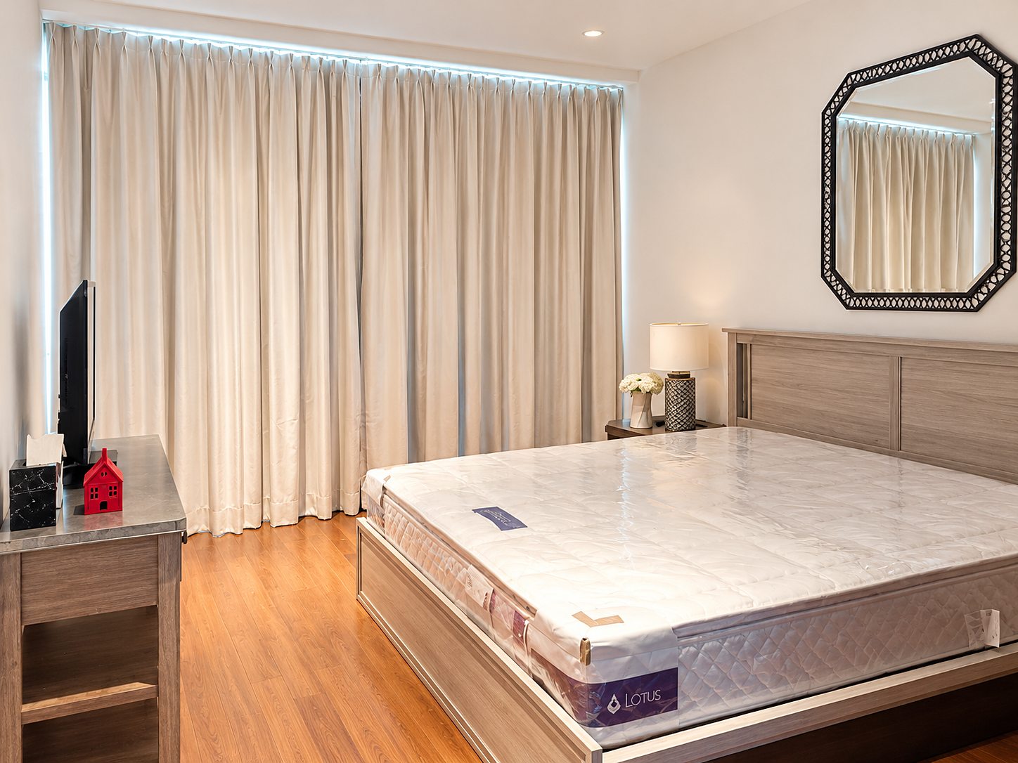 185 Rajadamri: Second bedroom