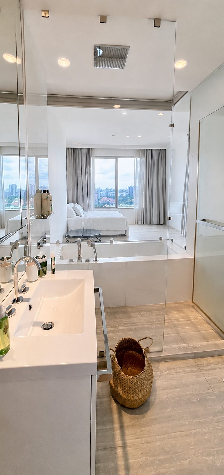 185 Rajadamri: Bathroom