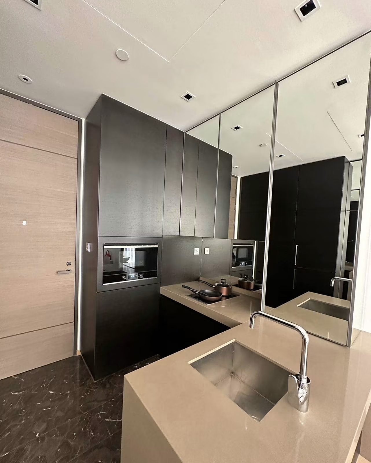 28 Chidlom: Kitchen