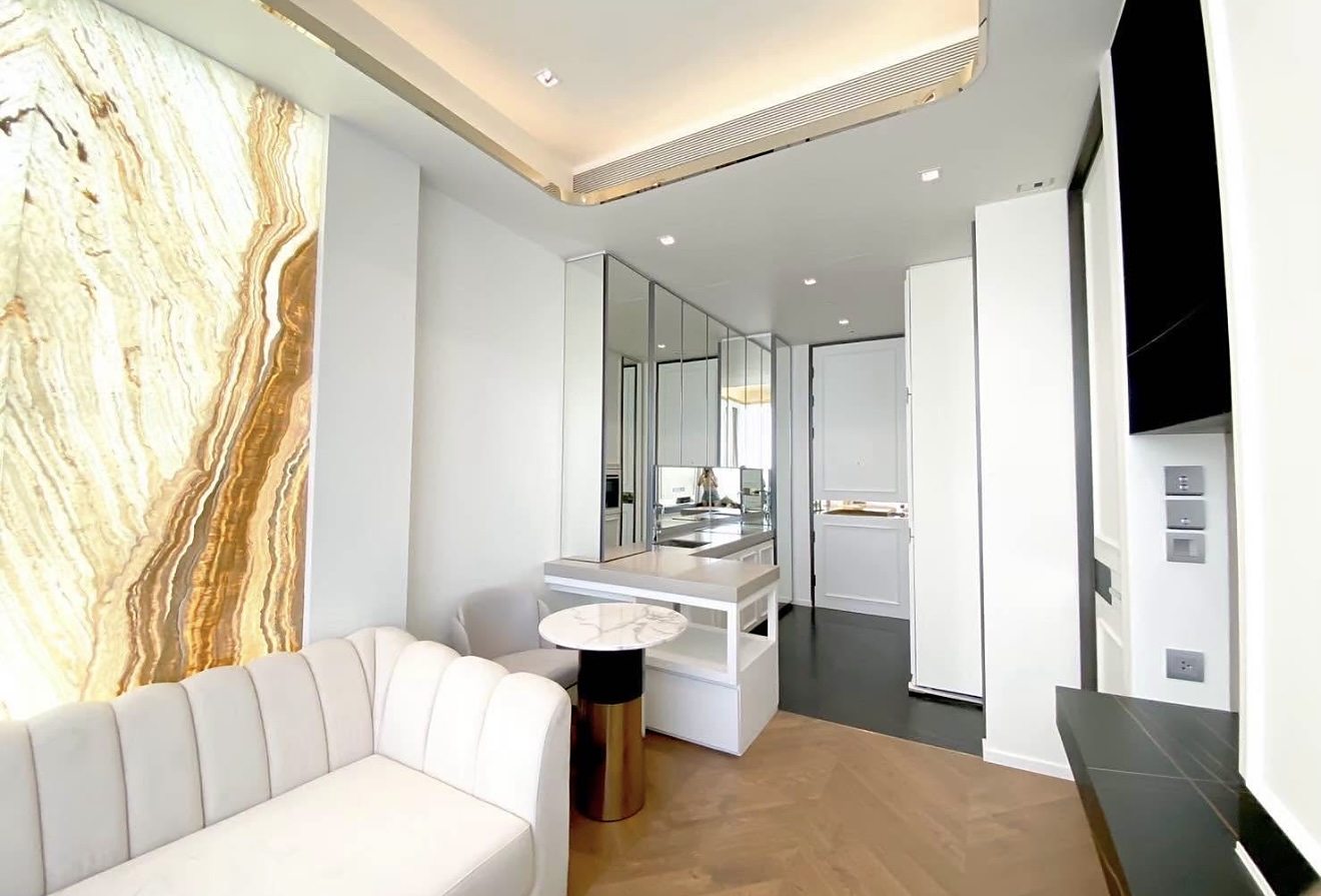 28 Chidlom: Living area