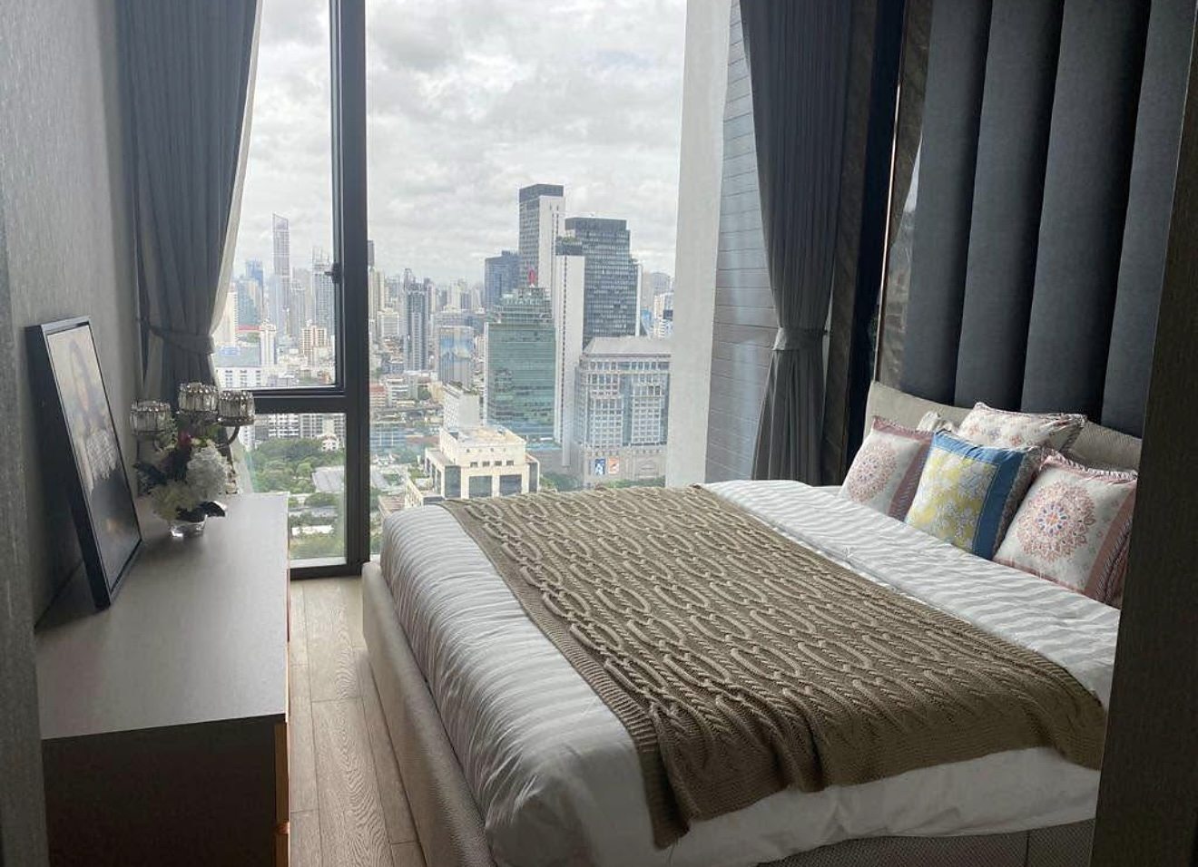 28 Chidlom: Bedroom with city view