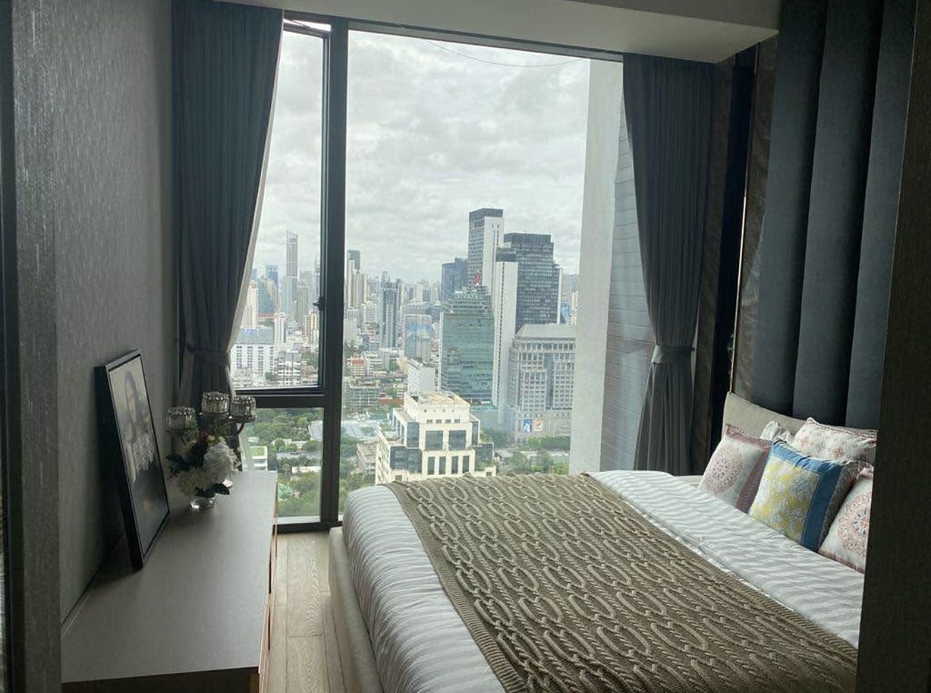28 Chidlom: Bedroom with city view