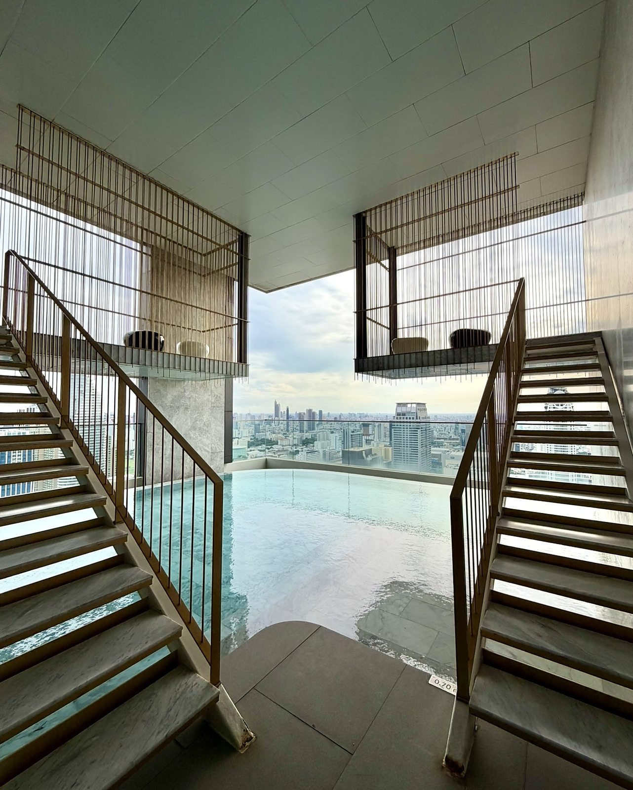 28 Chidlom: Rooftop pool
