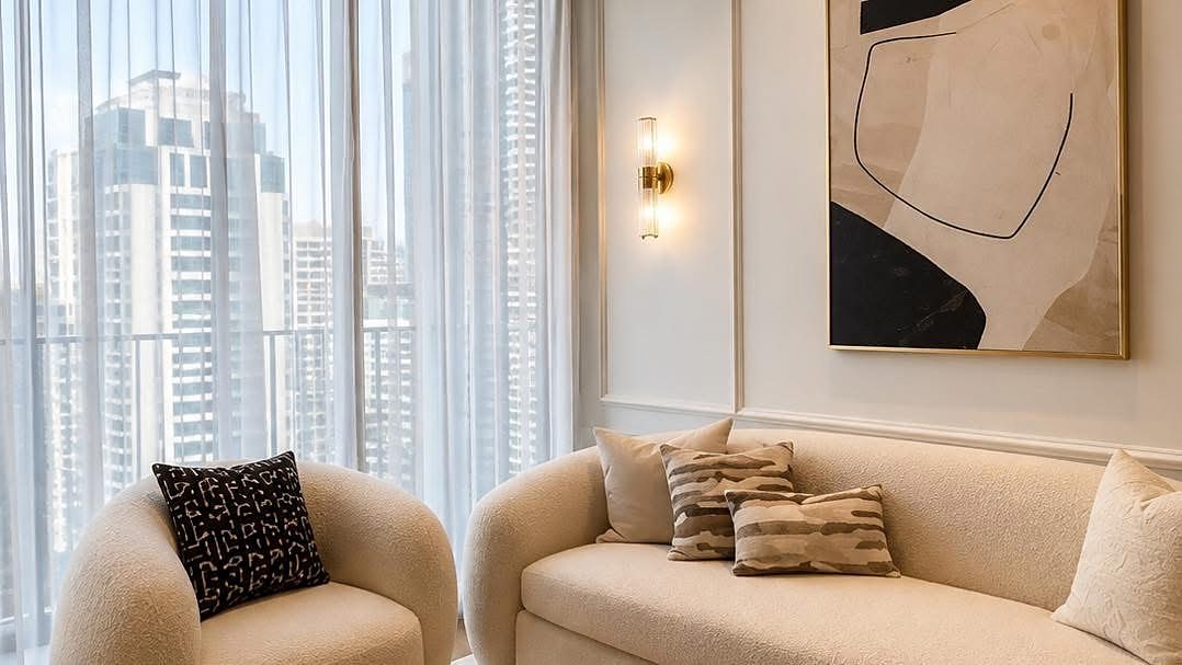 28 Chidlom: Living room seating