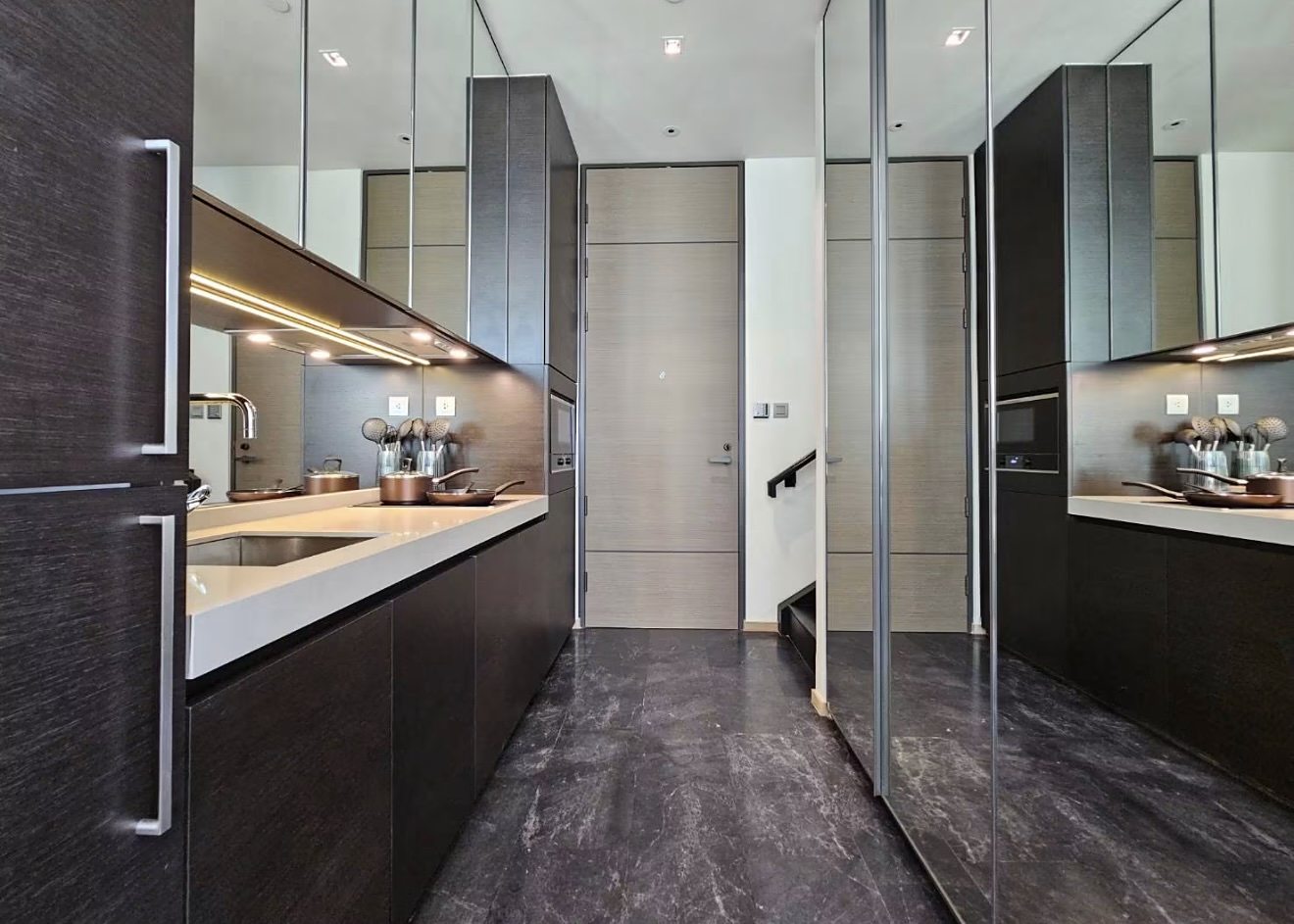 28 Chidlom: Kitchen
