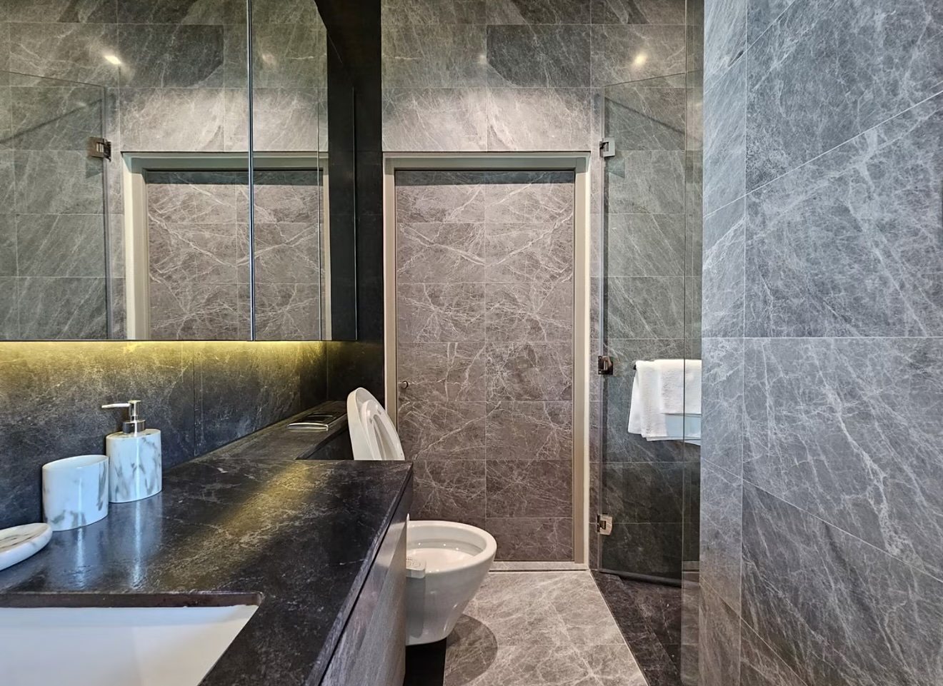 28 Chidlom: Bathroom