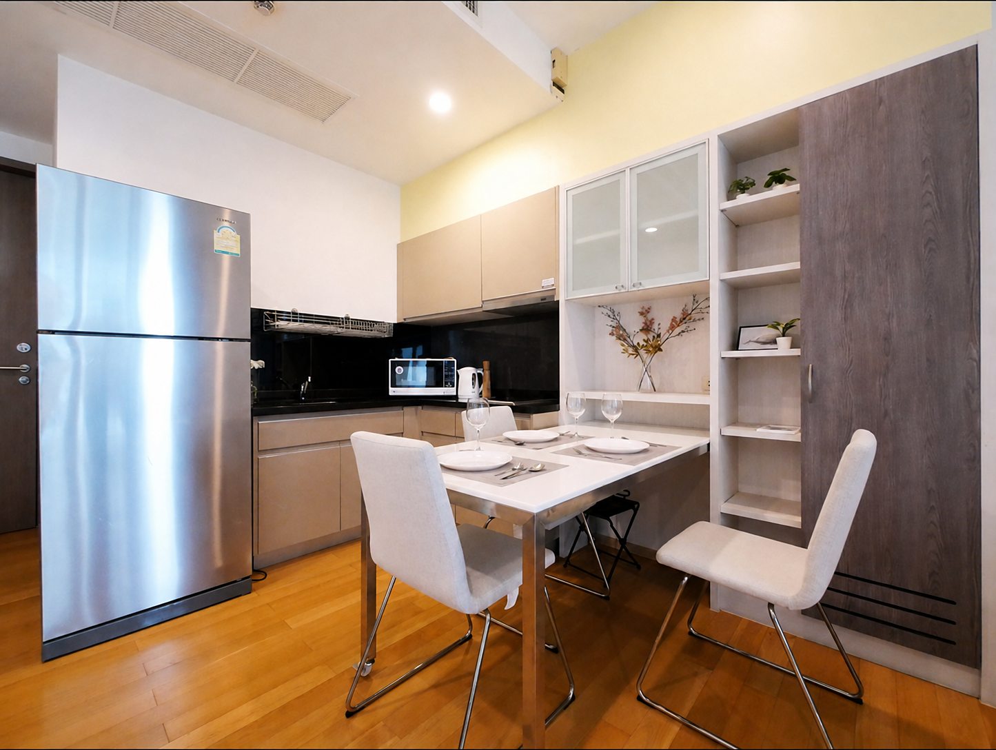 39 by Sansiri: Kitchen and dining area