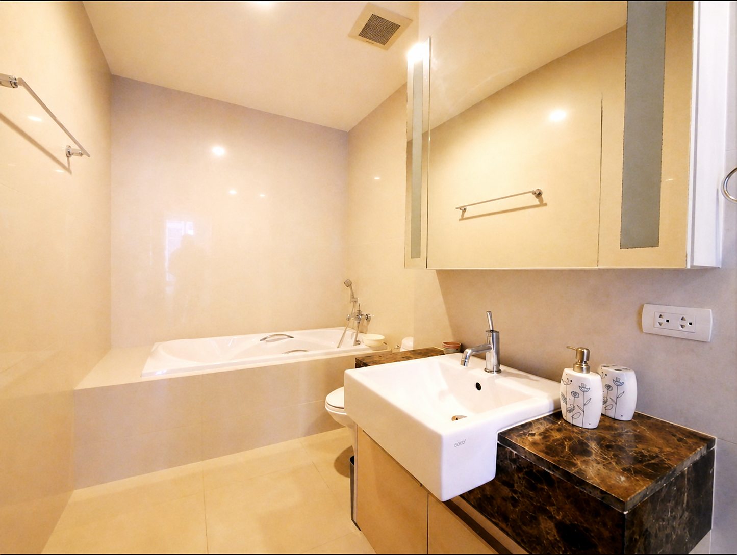39 by Sansiri: Bathroom