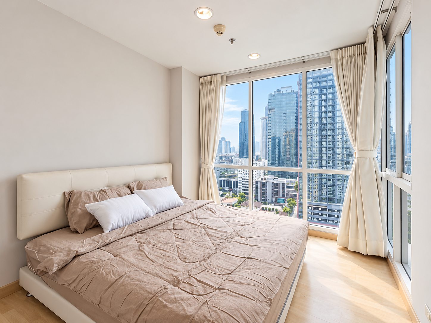 59 Heritage: Bedroom with city view