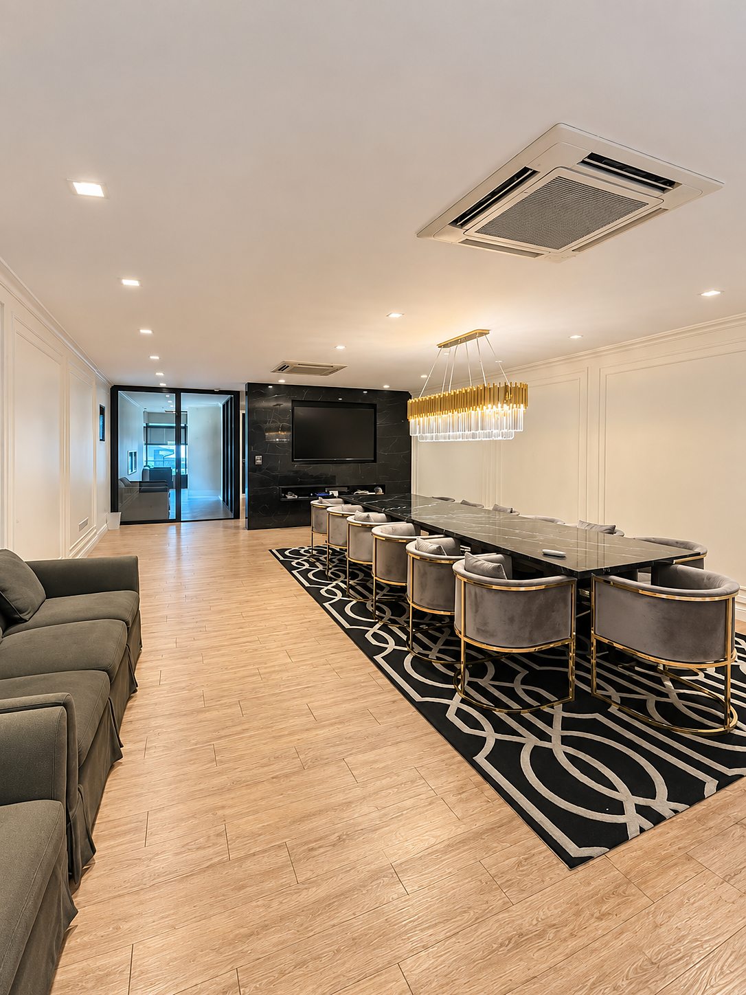 5-Storey Residential Building Thonglor 23: Living and dining room