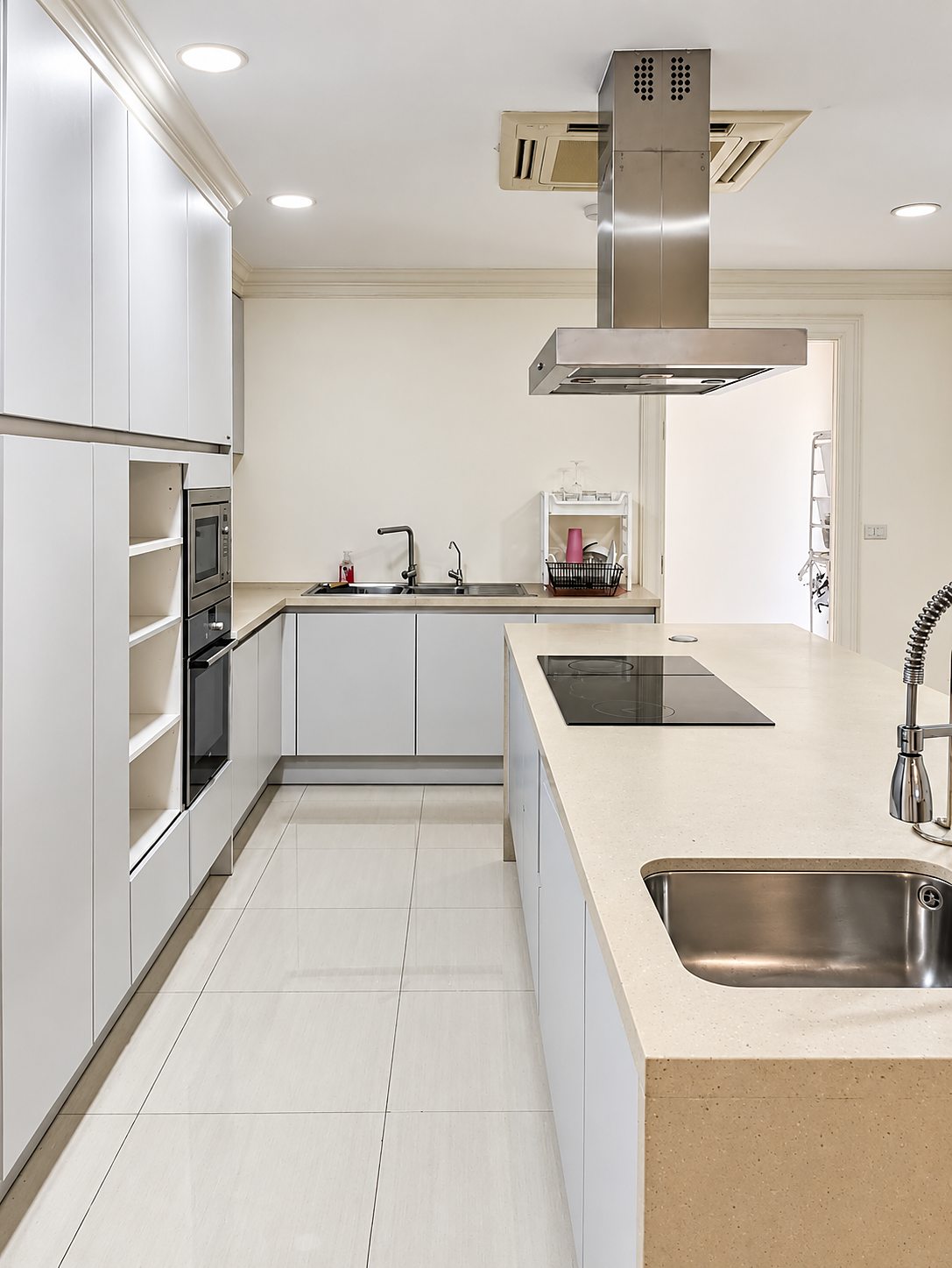5-Storey Residential Building Thonglor 23: Kitchen with island