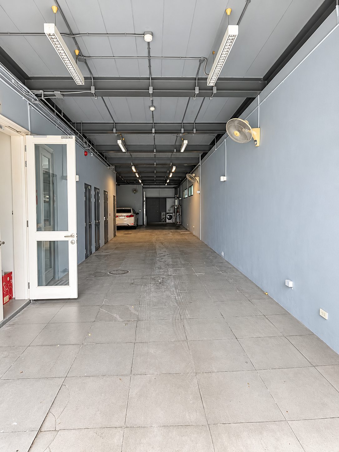 5-Storey Residential Building Thonglor 23: Ground floor parking area