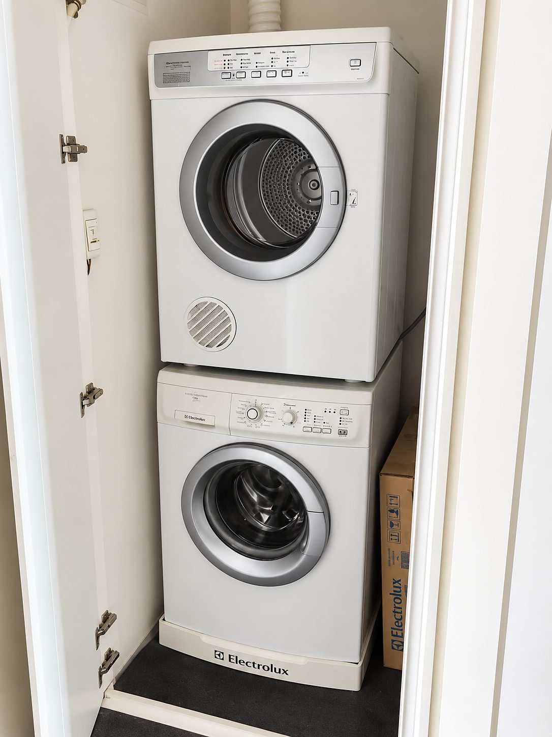 AEQUA Residence Sukhumvit 49: Washer and dryer